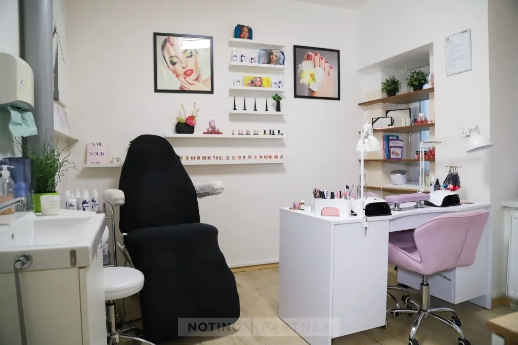 Nehty od Deni – interiér salonu