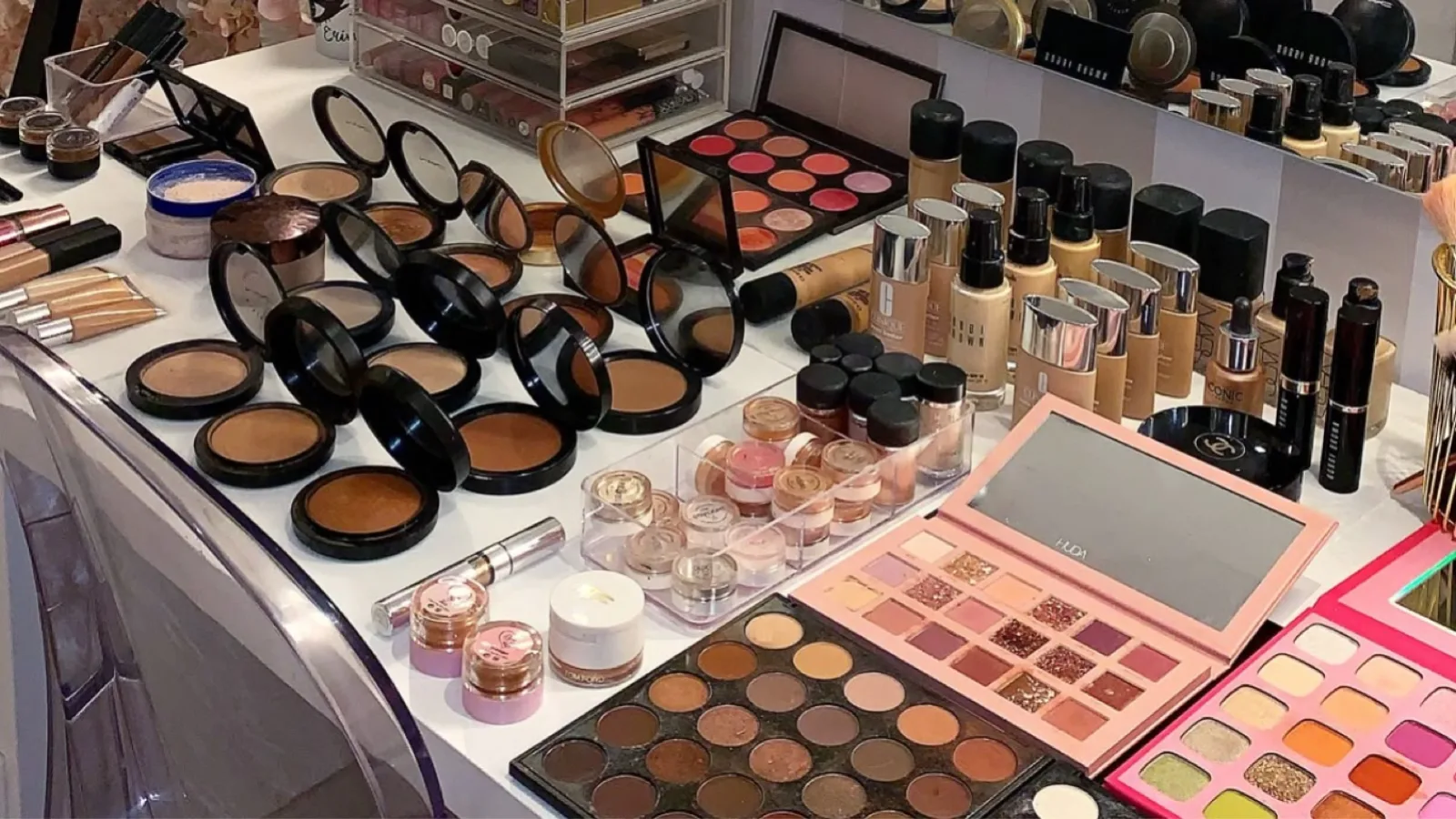 Nicolle Makeup Artist and Hairstylist Prague – interiér salonu