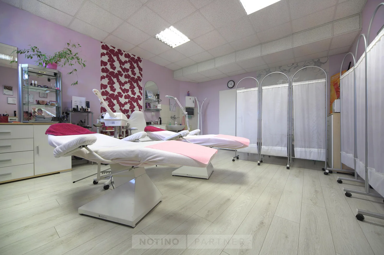 Kosmetické a nehtové studio,piercing, permanentní make-up,tetování – interiér salonu