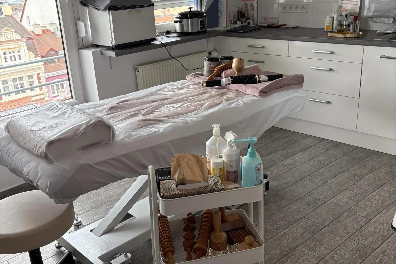 Maderoterapie - manuální a přístrojová lymfodrenáž Teplice – interiér salonu