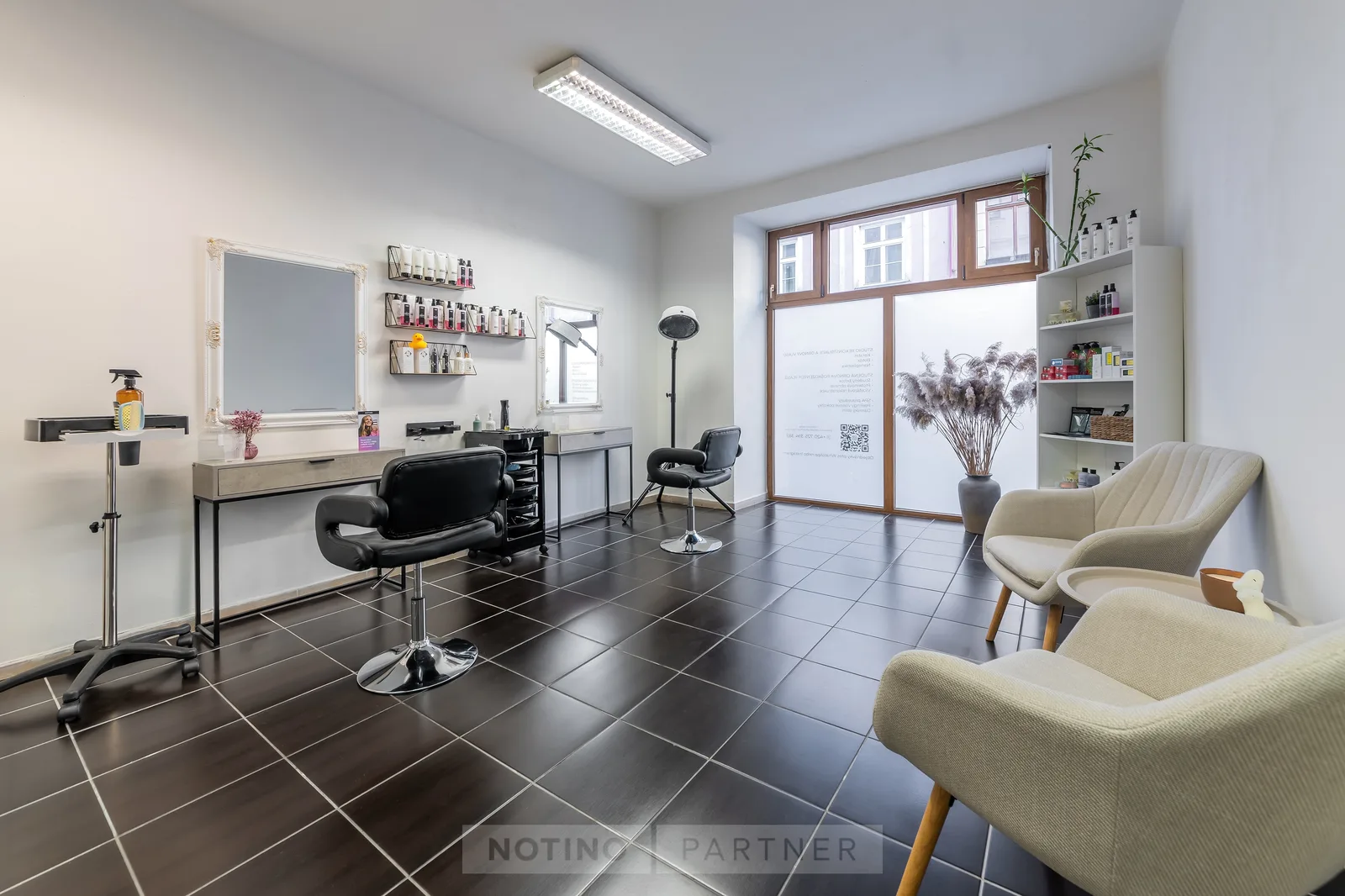 Hair Hub – interiér salonu