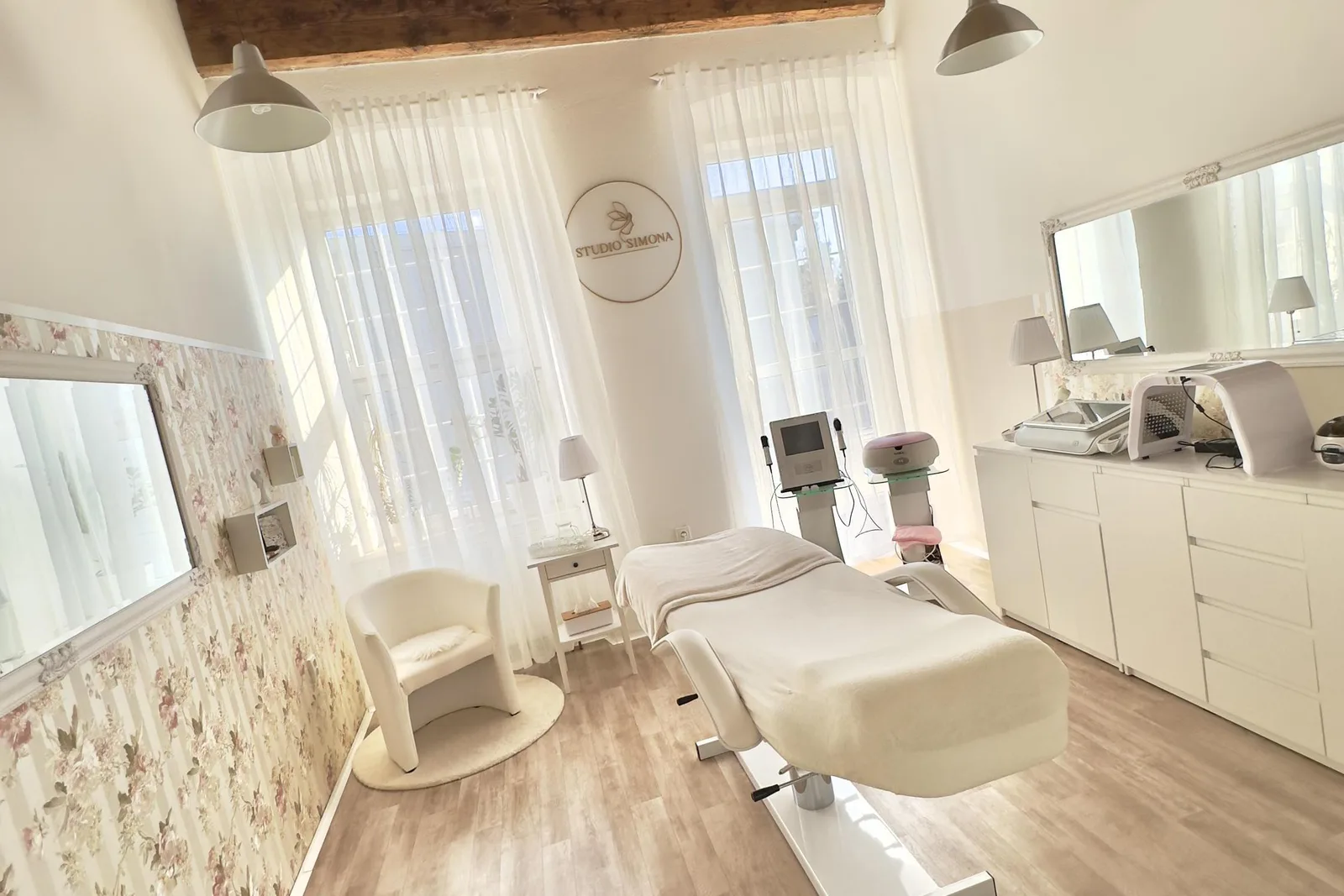 STUDIA SIMONA Svitavy| Síť kosmetických salónů – interiér salonu