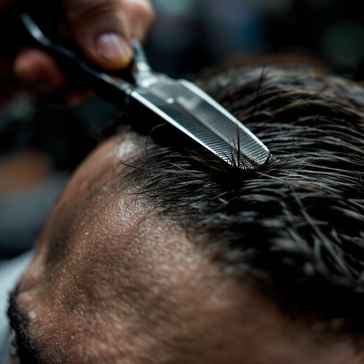 Pánský střih v barbershopu