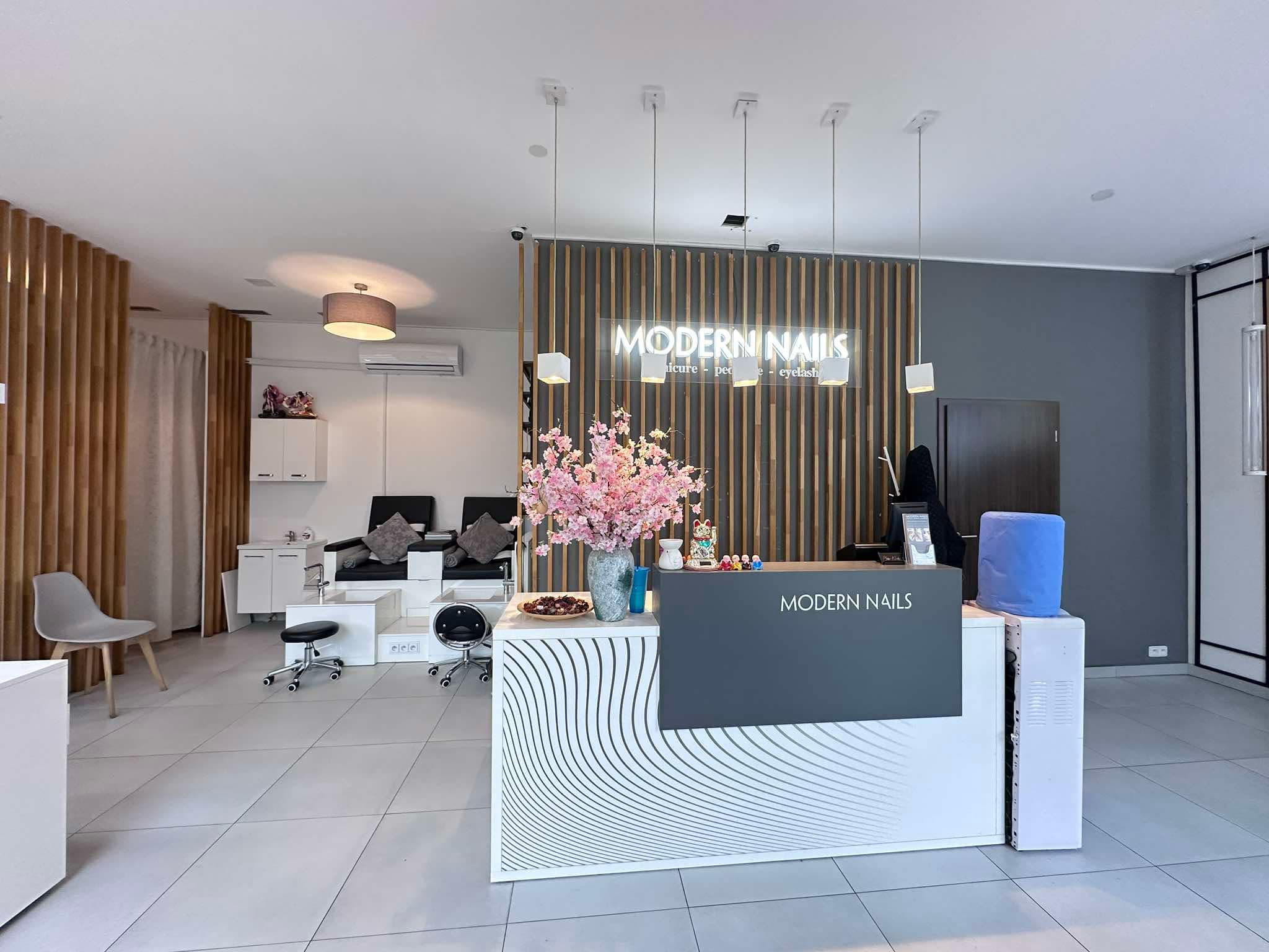 Modern Nails - common.gallery_image