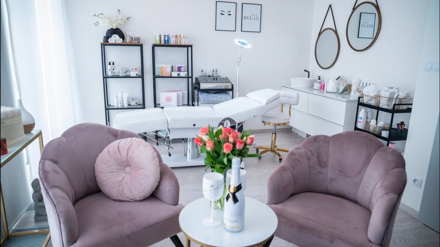 BEAUTY BAR PRAGUE - Gallery Image 1