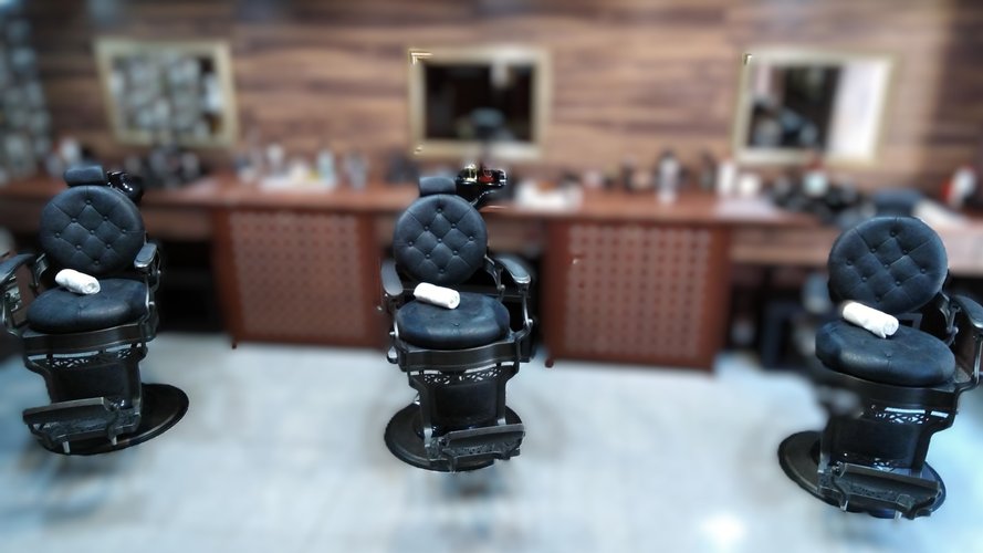 DE LUXE BARBER - Gallery Image 1