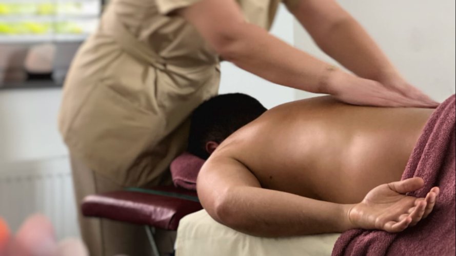 ESSENCE STUDIO - Gallery Image 1