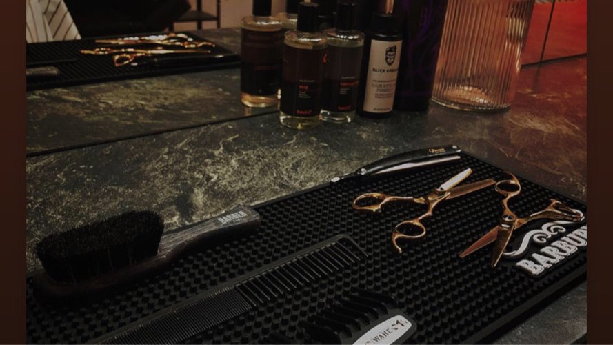 GOLDEN TOUCH BARBERSHOP - Gallery Image 1