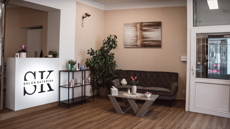 Kadeřnice Kateřina - Gallery Image 1