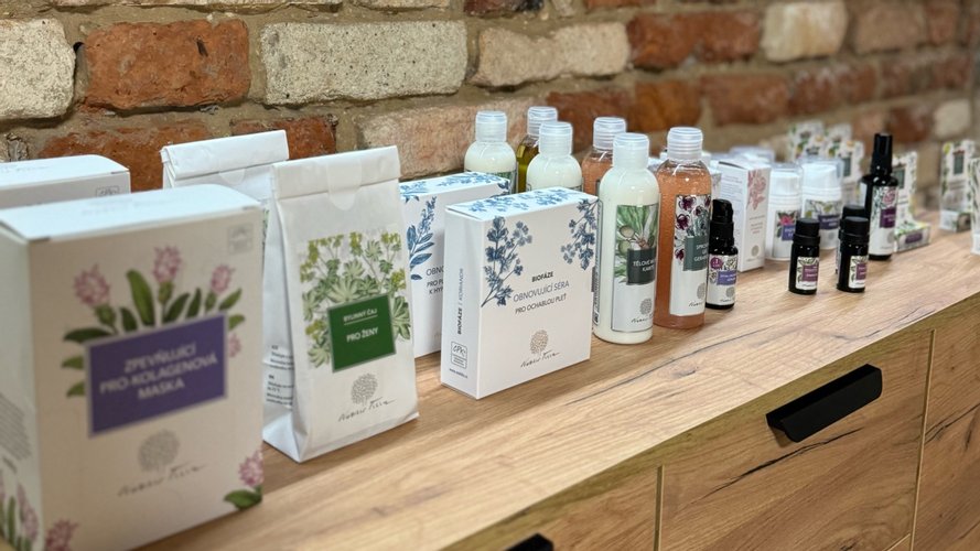 Mannaz - Gallery Image 1