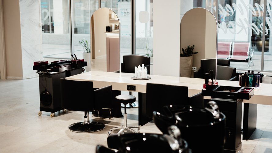 Salon Andrea Medkova - Gallery Image 1