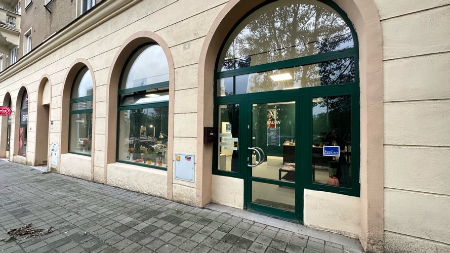 Salon Me - Gallery Image 1