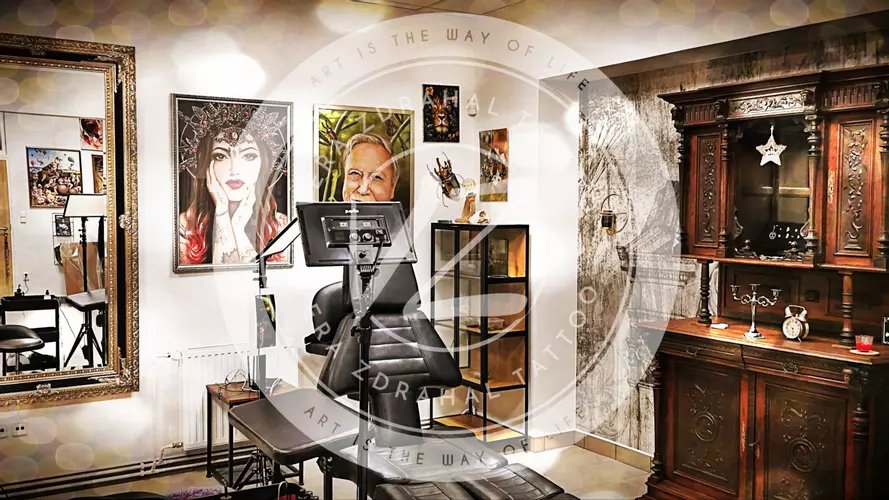 Věra Zdráhal Umělecké Tetování - Gallery Image 1